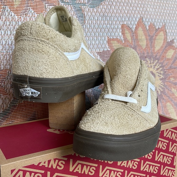 Vans Men’s Old Skool
Hairy Suede Khaki
VN0005UAKHK
Sneakers - Picture 10 of 16
